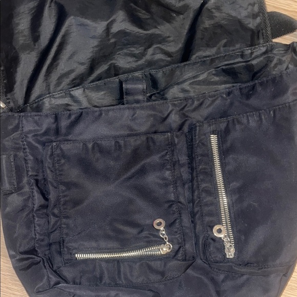 Black Crossbody Bag with Zipper Details - Picture 2 of 6